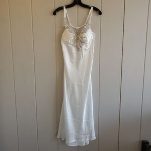 vtg nightgown Flora Nikrooz Whitebridal romantic lingerie with Lace size…